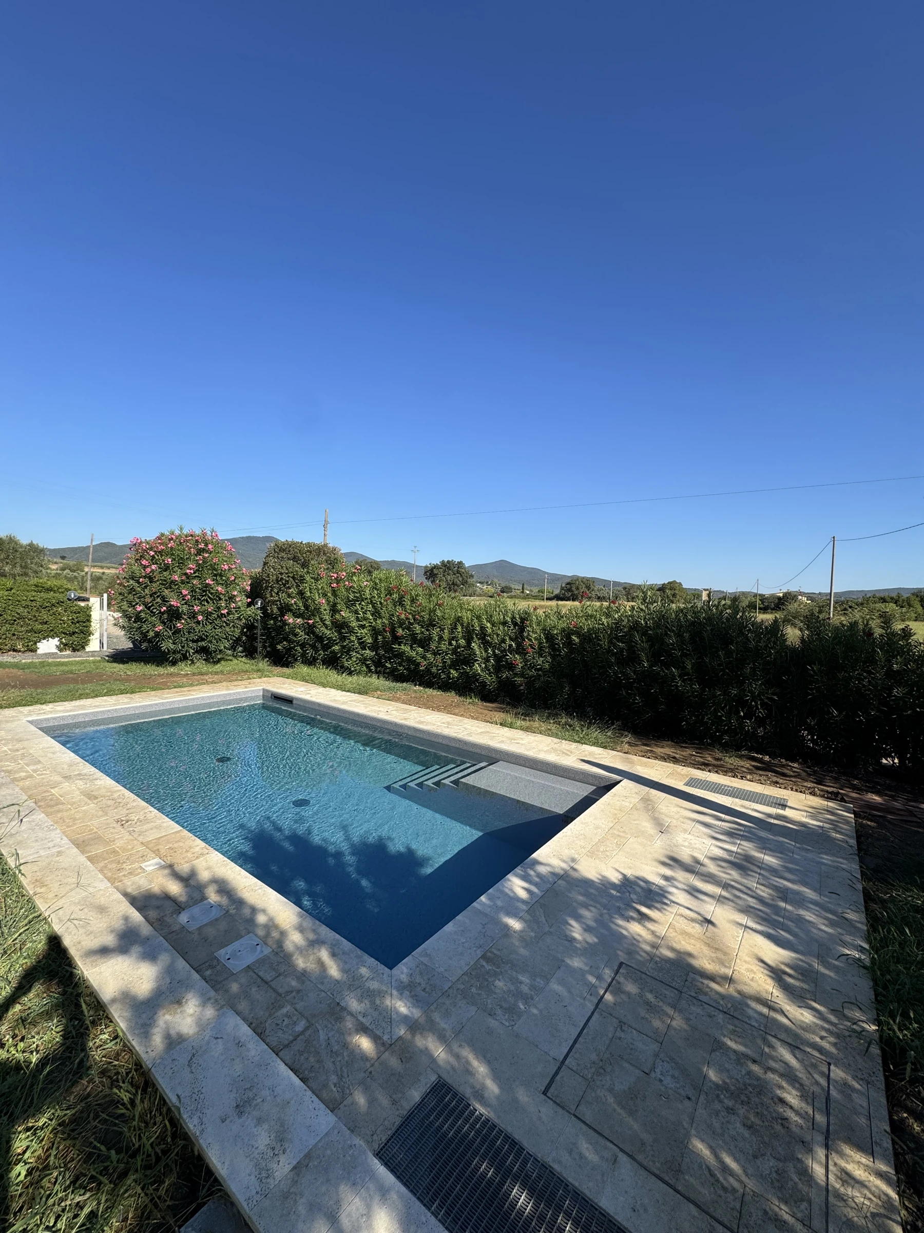 Piscina FP — Acqua e panorama
