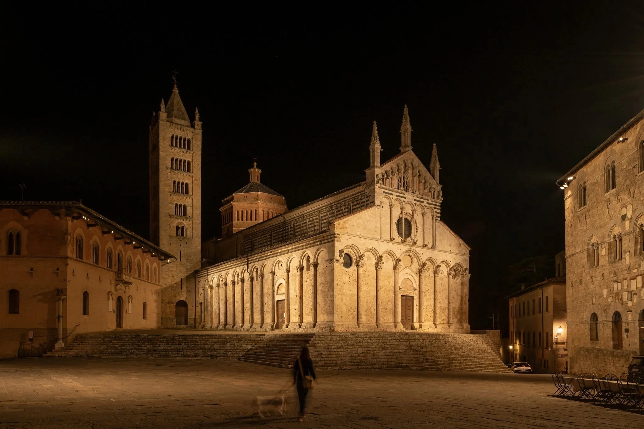 Piazza Garibaldi e le Fonti — La Cattedrale e Piazza Garibaldi di notte