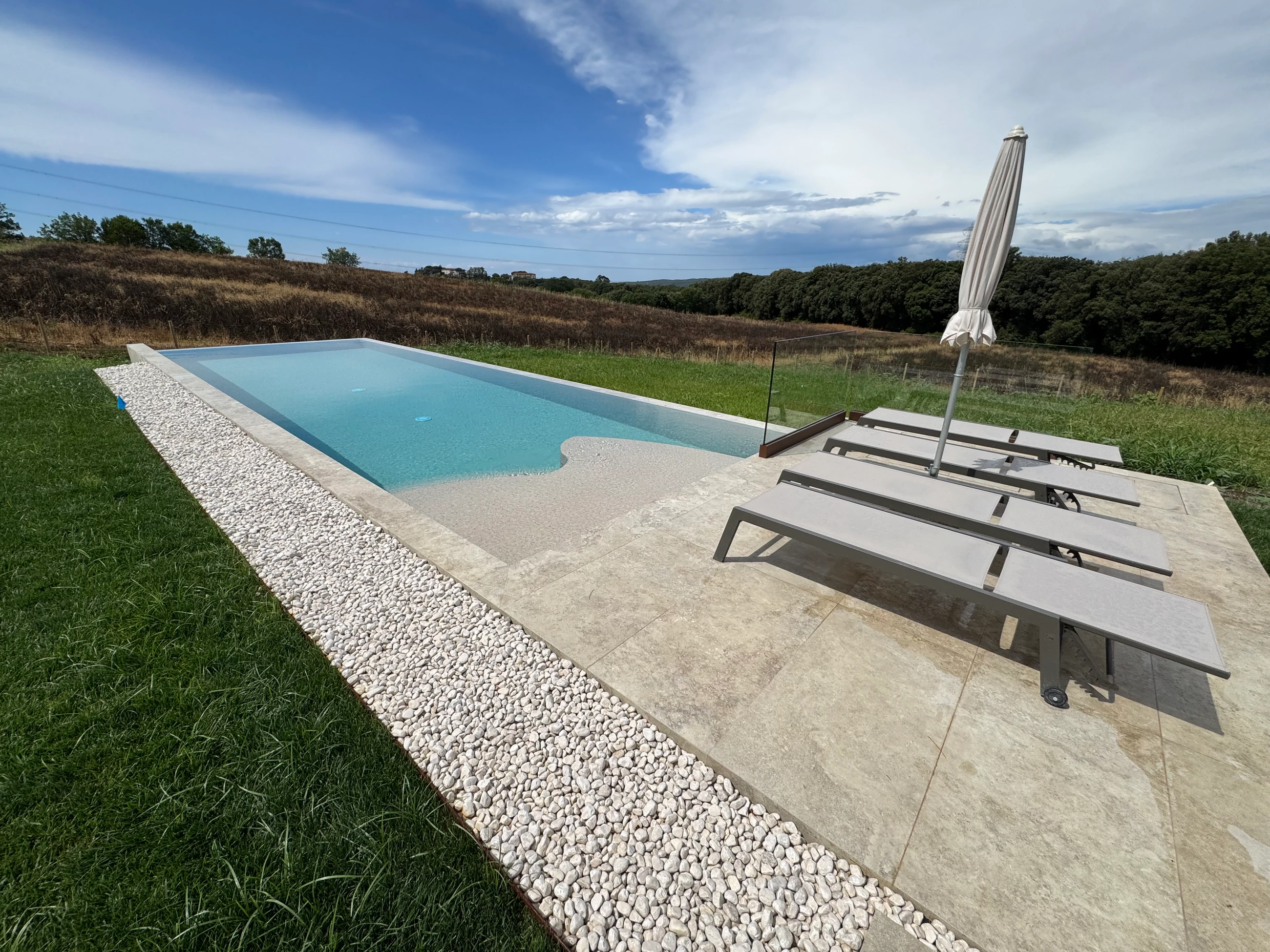 Piscina RD — La piscina e il piano delle sedute